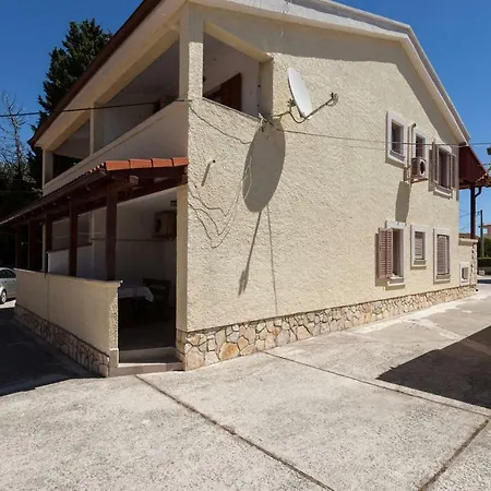 Antonella ゲストハウス 3*